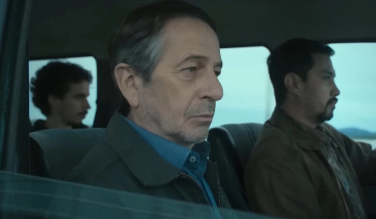 Người nắm giữ sự thật (Someone Has to Know)